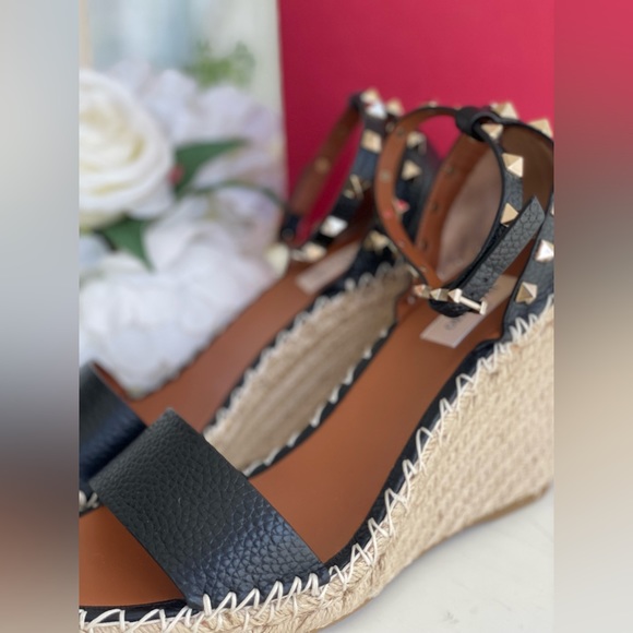 ❌SOLD OUT❌Valentino Black Rockstud Wedge Sandals Size 41 - Picture 5 of 5